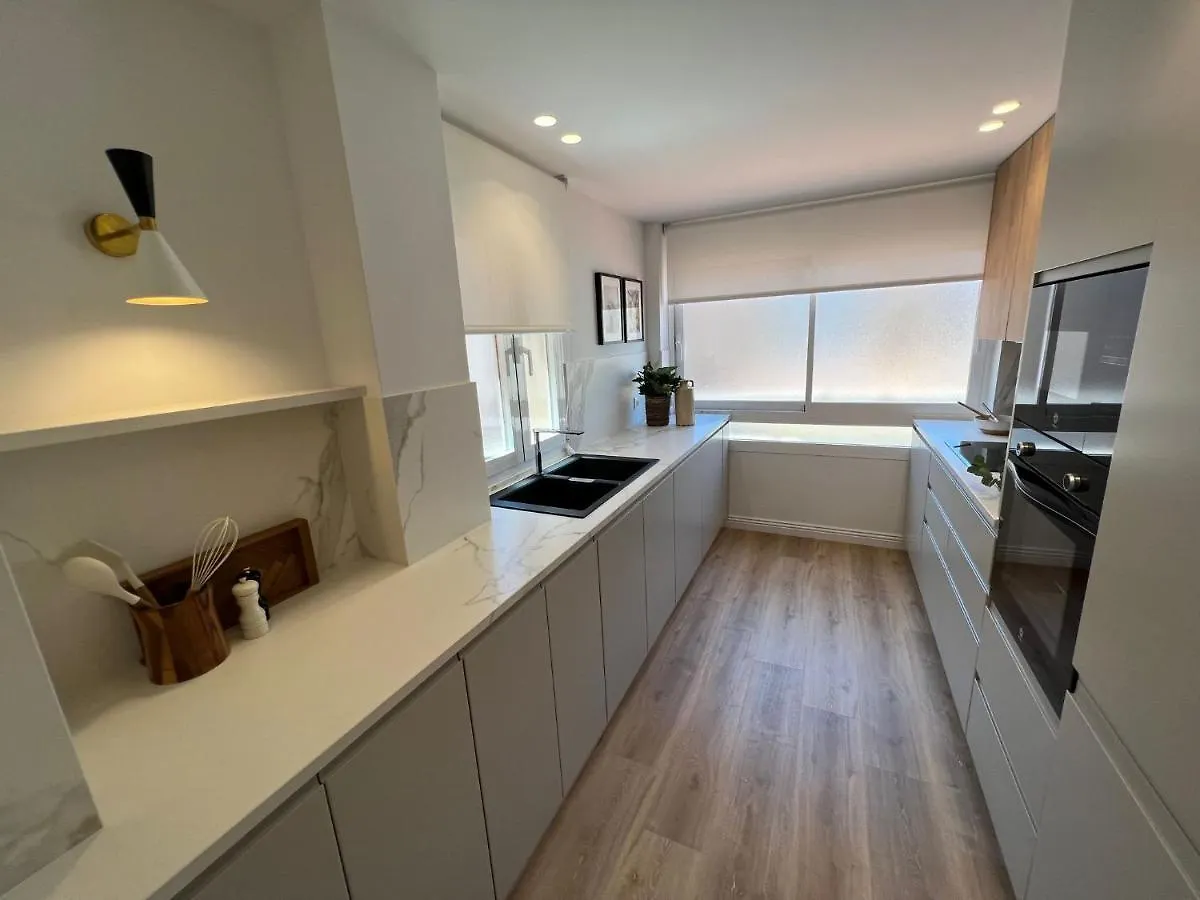 Donoso Cortes & Free Parking By Ele Apartments Malaga